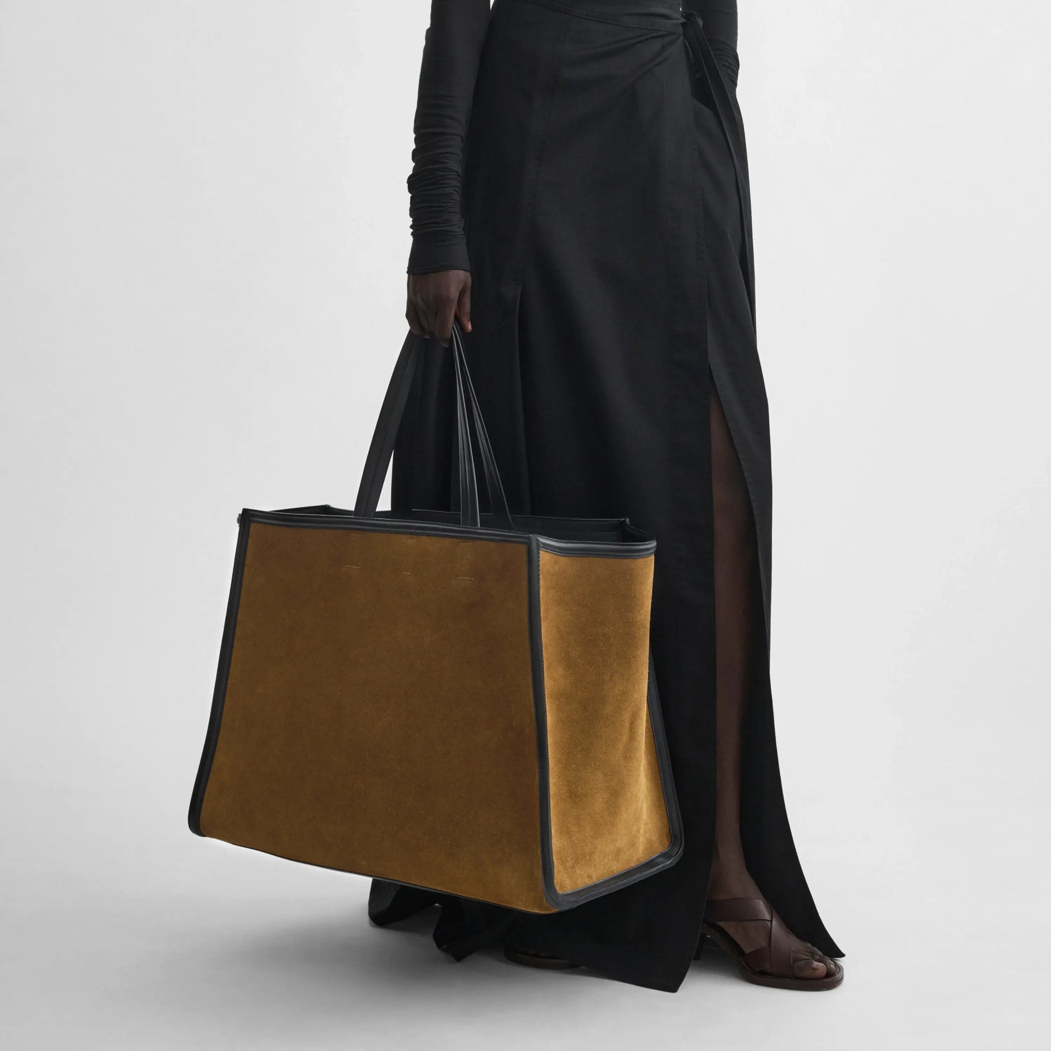 Model holding XL cabas in toffee suede