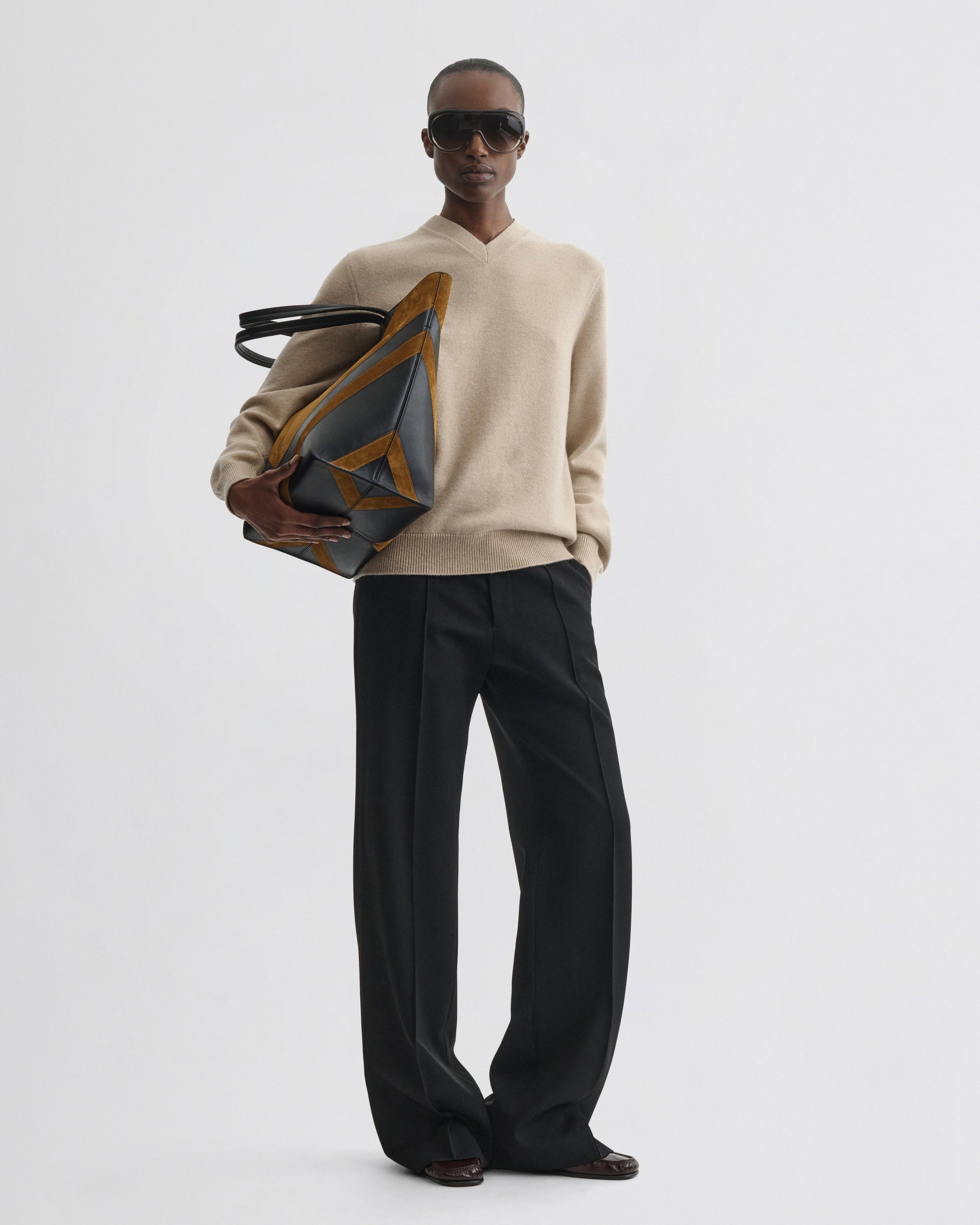 Full length model view of of BASKET CABAS BAG in toffee and black leather and suede