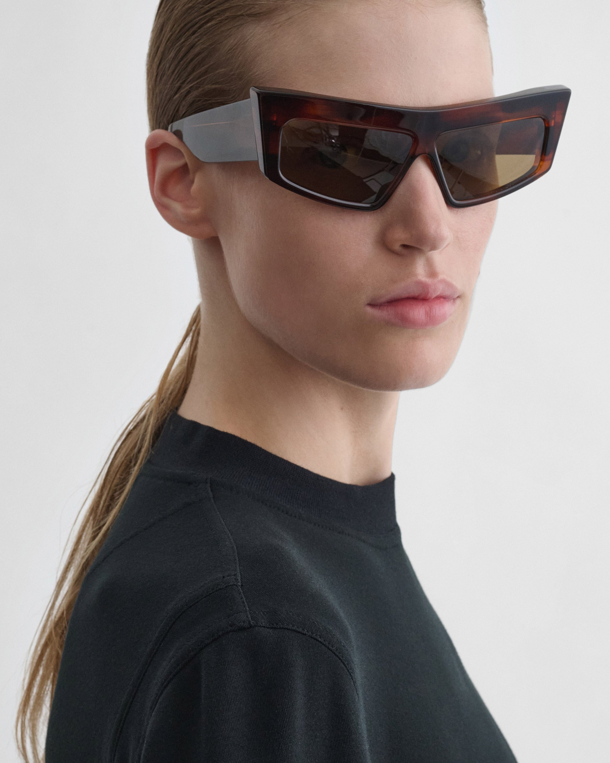 Close up side view of model wearing CRUISE SUNGLASSES in rawny tortoiseshell acetate