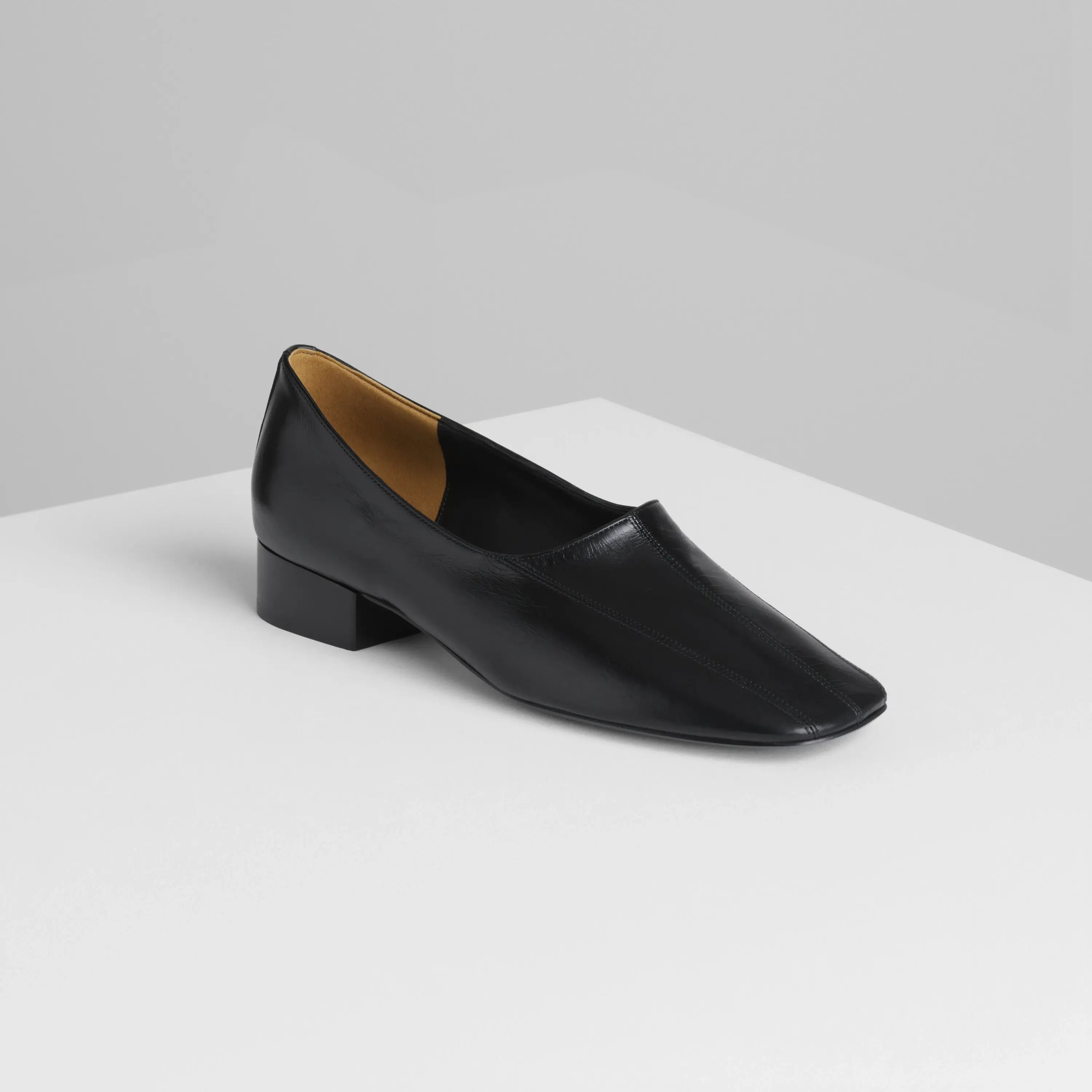 海外希少【PHOEBE PHILO】クラブスリッパ 30mm 2カラー PHOEBE PHILO | CLUB SLIPPER | BLACK SHINY LEATHER