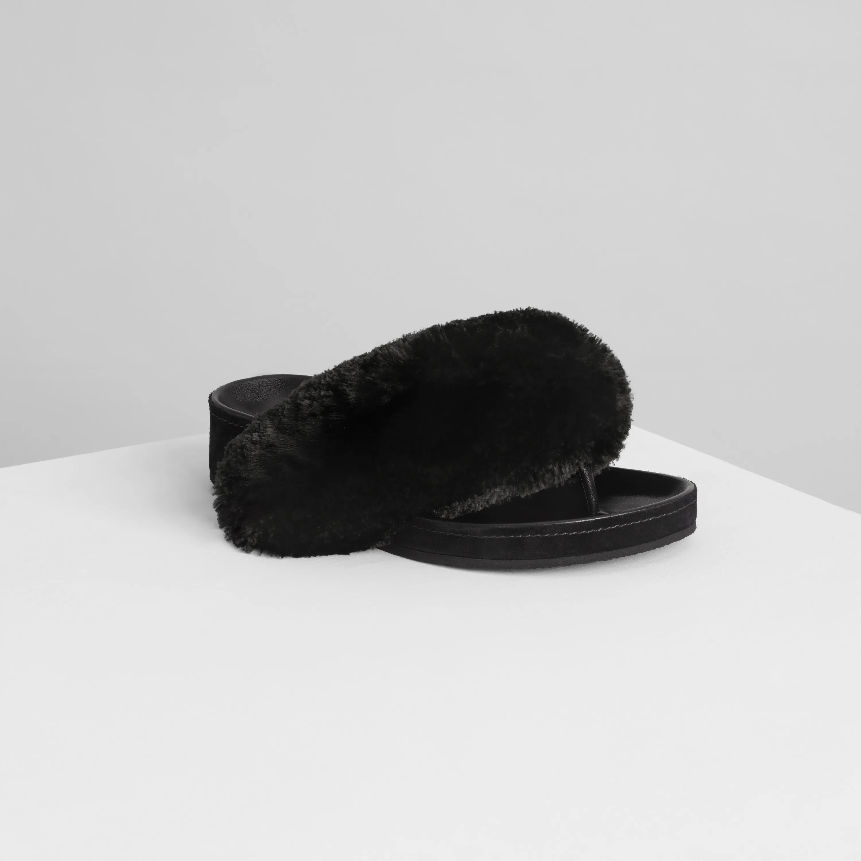 PHOEBE PHILO テクスチャード加工のブラックビーチサンダル プラットフォーム ビーチサンダル: レディース サンダル | Tory