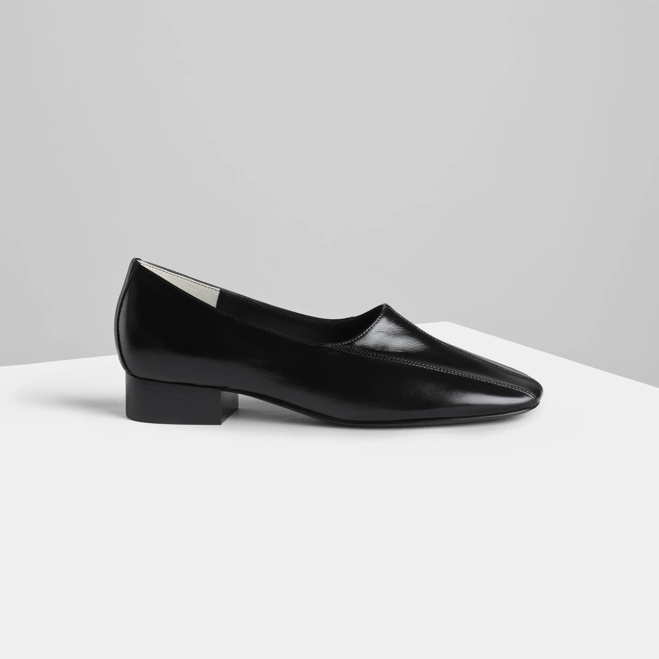 CLUB SLIPPER | black shiny leather