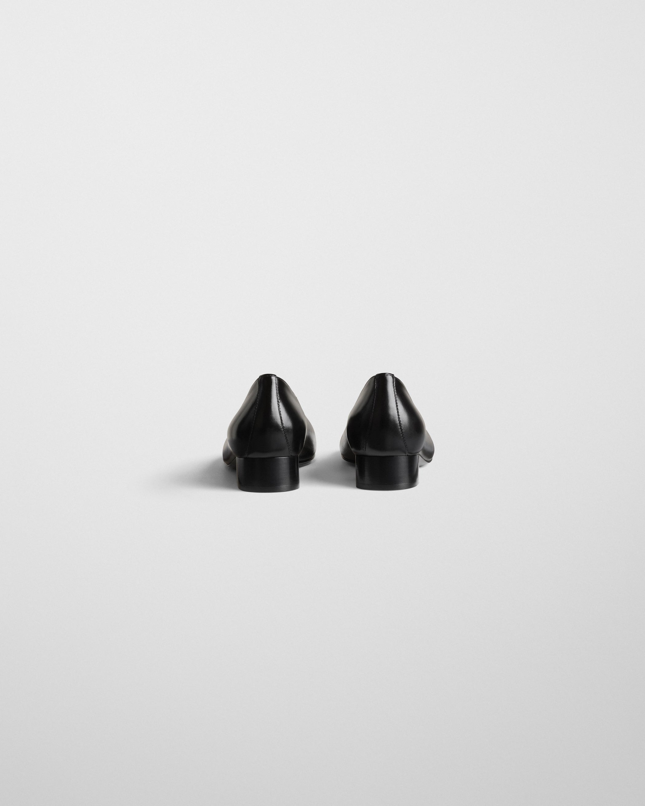 Back view of CLUB SLIPPER in black shiny leather