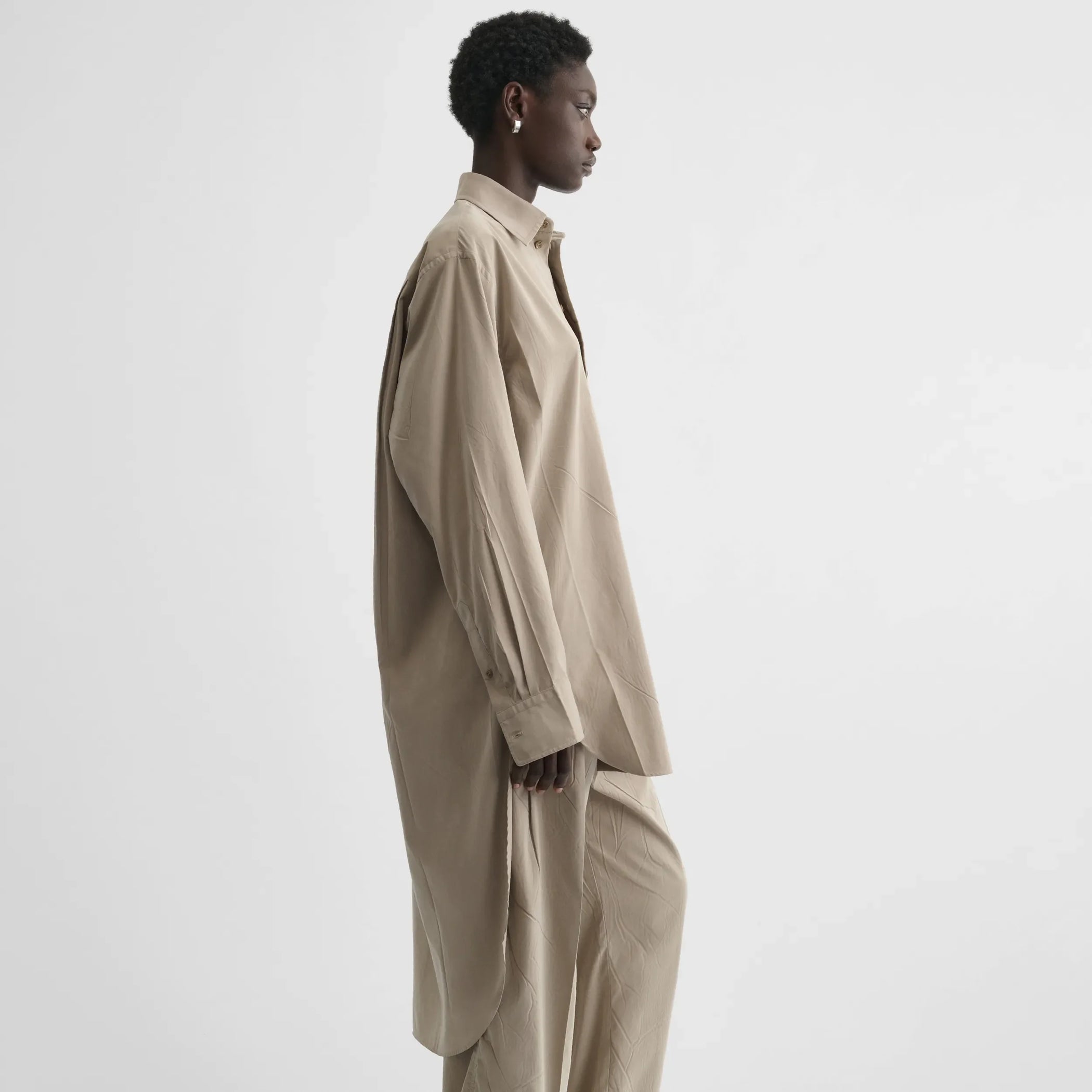 Side view of elongated shirt in trench cotton