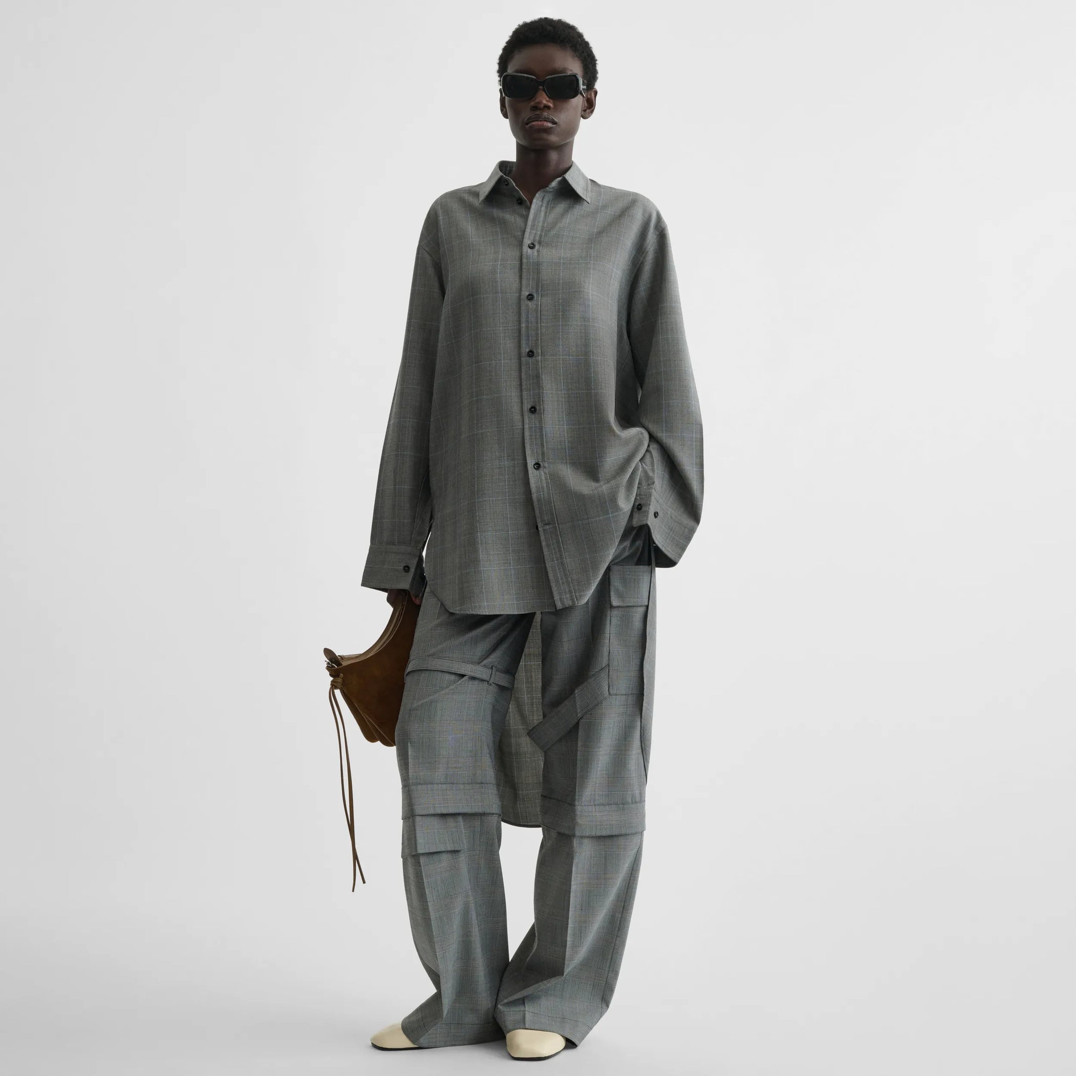 Front view of zip cargo trouser in anthracite wool