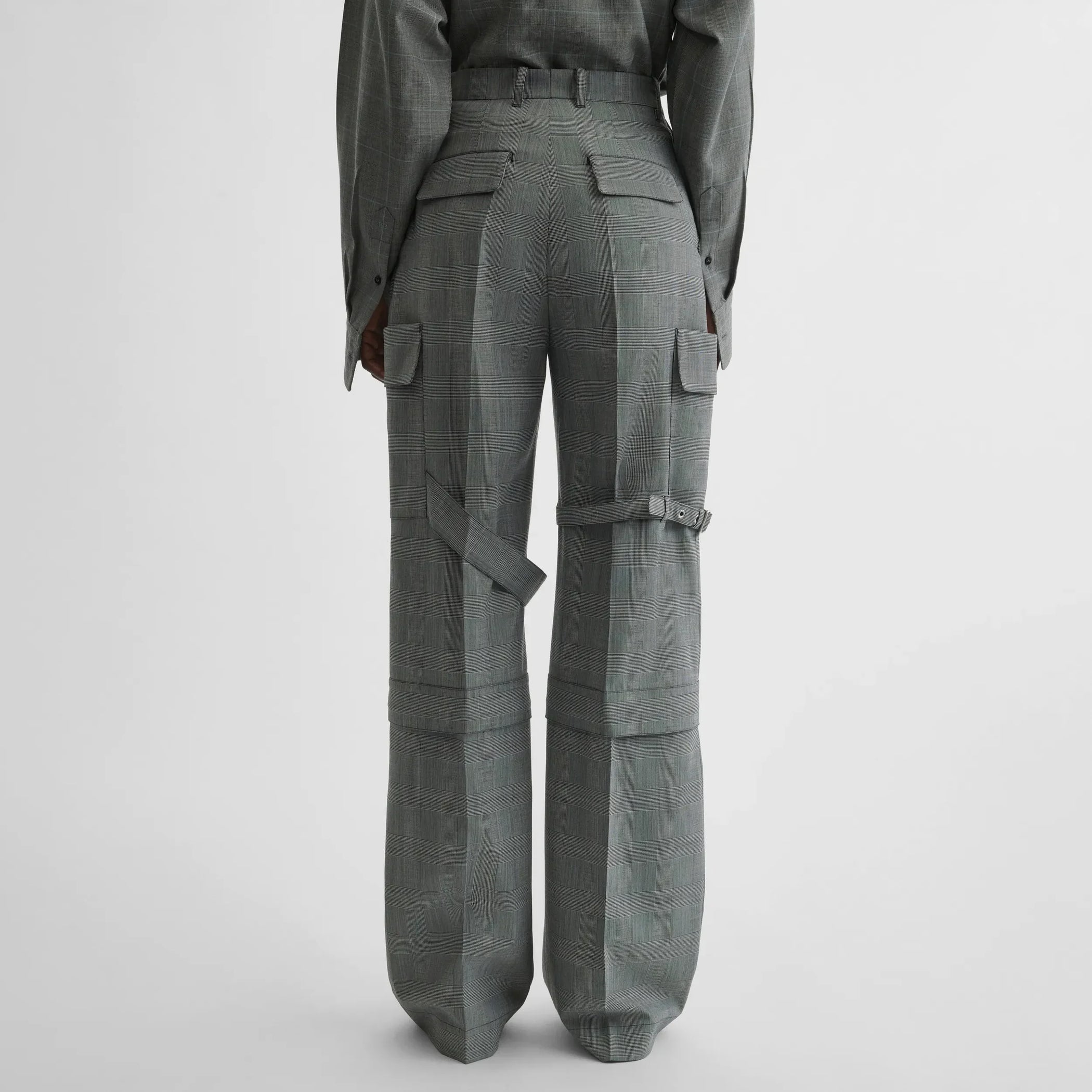 Back view of zip cargo trouser in anthracite wool
