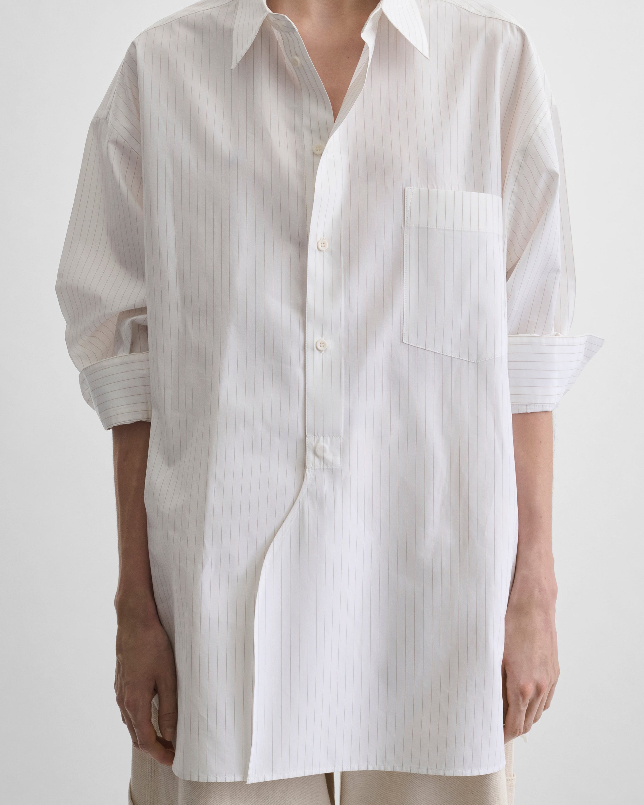 Front view of model wearing RELAXED TAILORED SHIRT in white/beige cotton