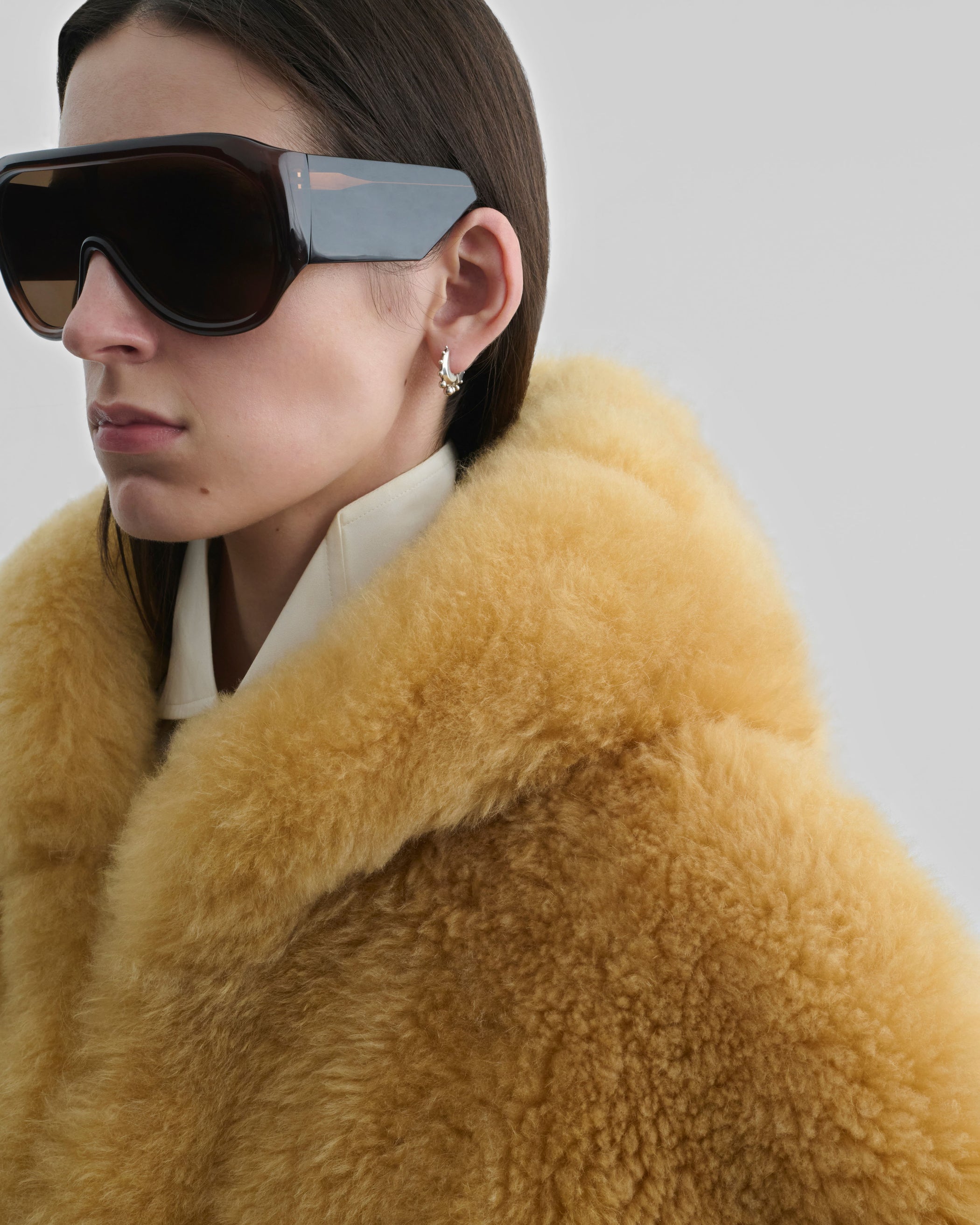 Front detail view of model wearing SUPER TEDDY HOODIE in honeycomb shearling